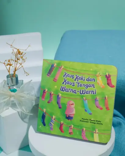 Boardbook Kaus Kaki dan Kaus Tangan Warna-Warni, Tasmim Kids